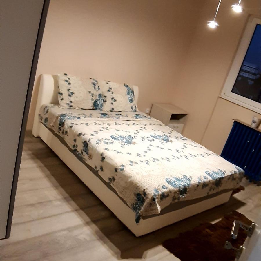Lux Apartman Cacak Exterior photo