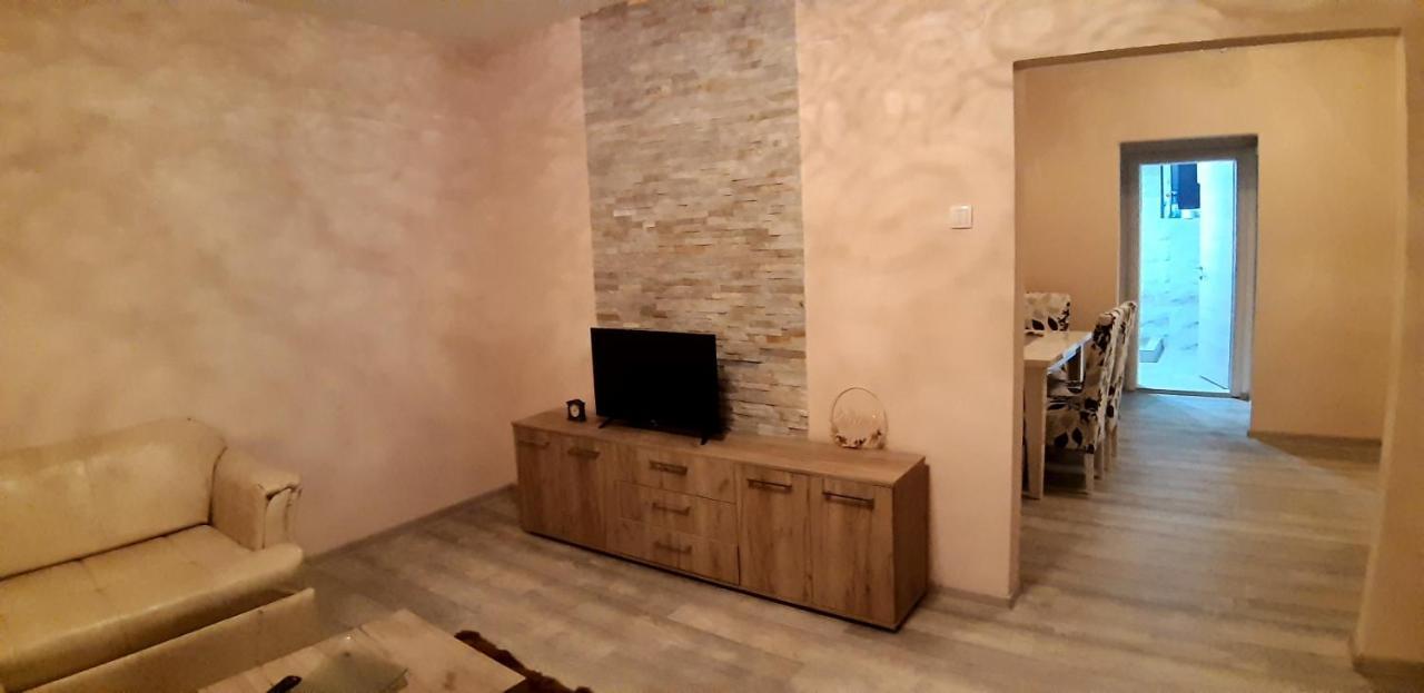 Lux Apartman Cacak Exterior photo